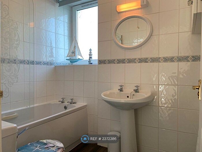 1 Bedroom Flat To Rent In Bayfort Mansions, Torquay, TQ2