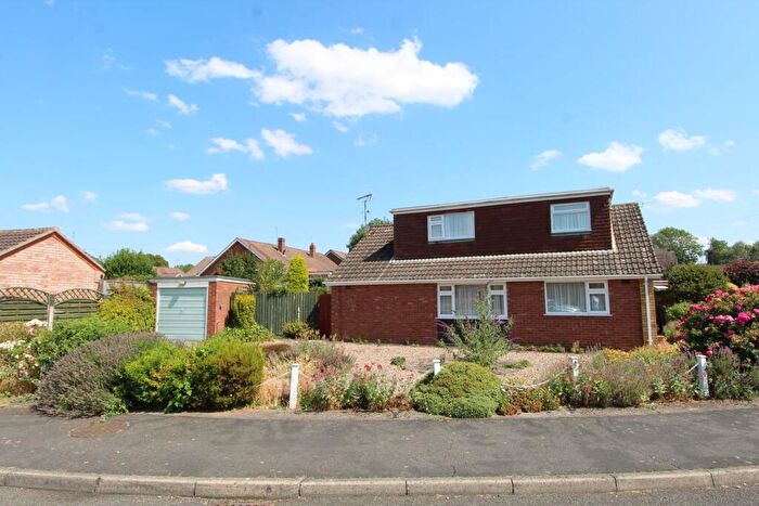 4 Bedroom Detached Bungalow For Sale In Elmhirst Road, Lutterworth, LE17