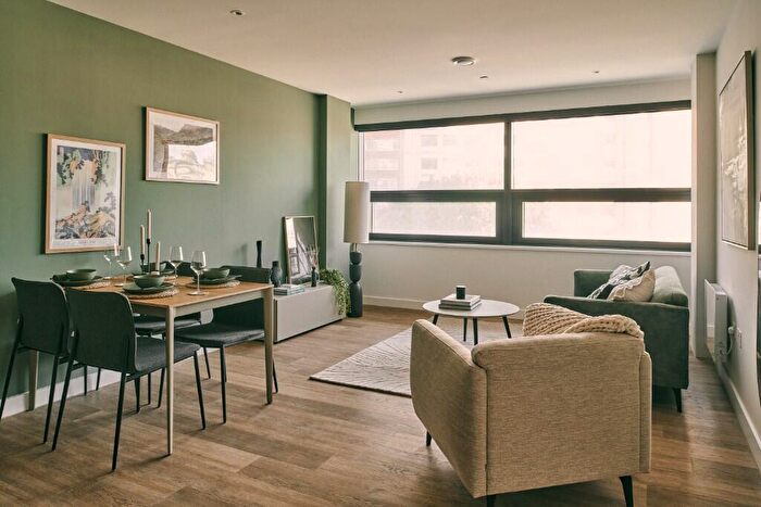 2 Bedroom Apartment To Rent In The Octagon, Birmingham, B3