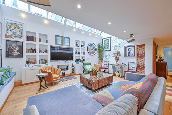 3 Bedroom Property To Rent In Gunter Grove, Chelsea, London, SW10