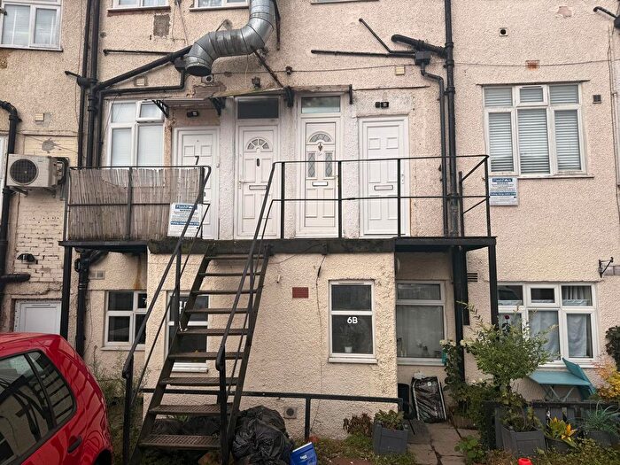 2 Bedroom Flat To Rent In Houghton Road, Dunstable, LU6