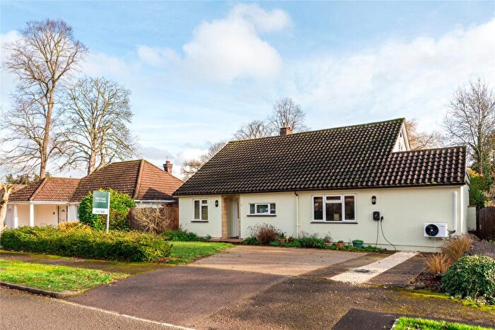 3 Bedroom Bungalow For Sale In Windmill Hill, Biddenham, Bedfordshire, MK40