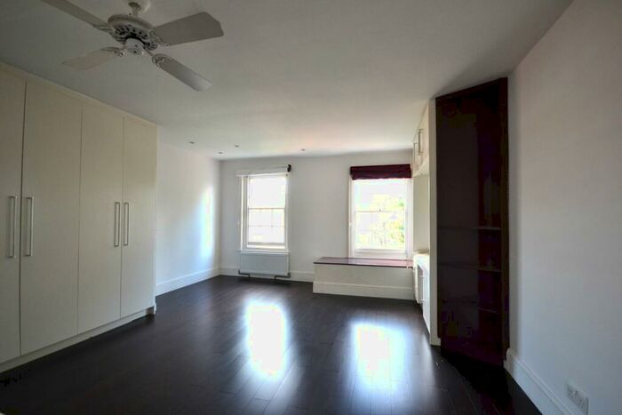 3 Bedroom Cottage To Rent In North Hill, Highgate, N6