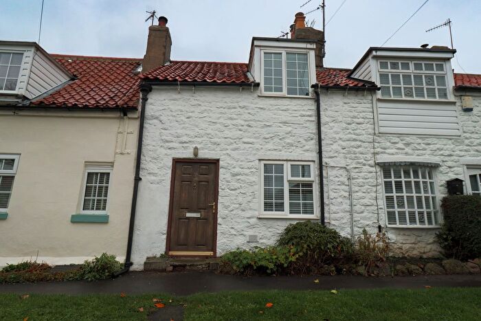 2 Bedroom Cottage For Sale In Main Street, Gristhorpe, YO14