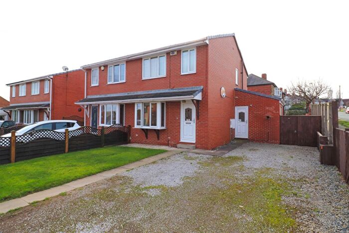 3 Bedroom Semi Detached House For Sale In Valley Road, Dewsbury, WF12