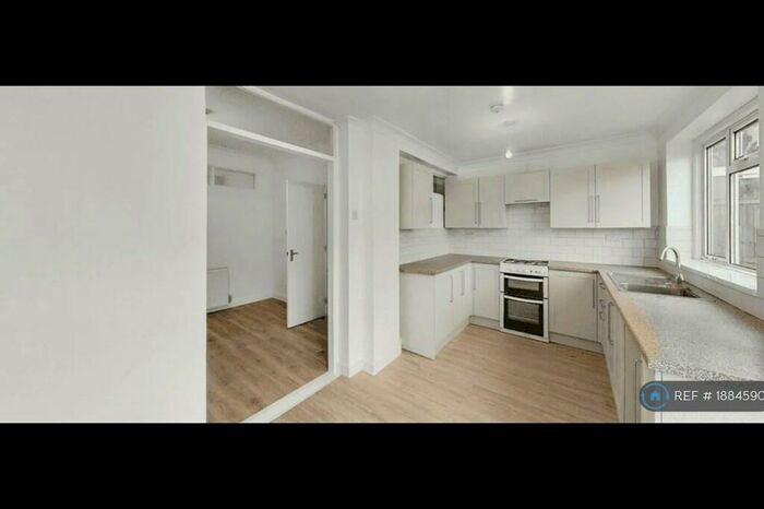 3 Bedroom End Of Terrace House To Rent In Flanders Road, London, E6