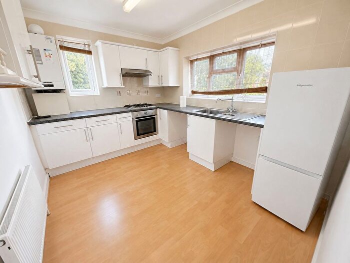 2 Bedroom Flat To Rent In Belmont Road, Ilford, Essex, IG1