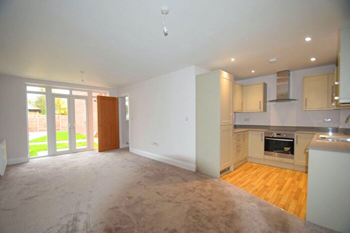 2 Bedroom Flat To Rent In East Street, Rochford, Essex, SS4