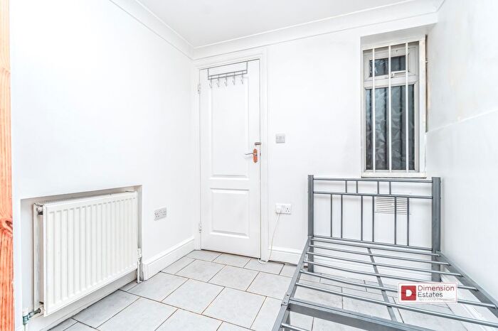 2 Bedroom Flat To Rent In Moresby Road, Upper Clapton, Hackney, E5