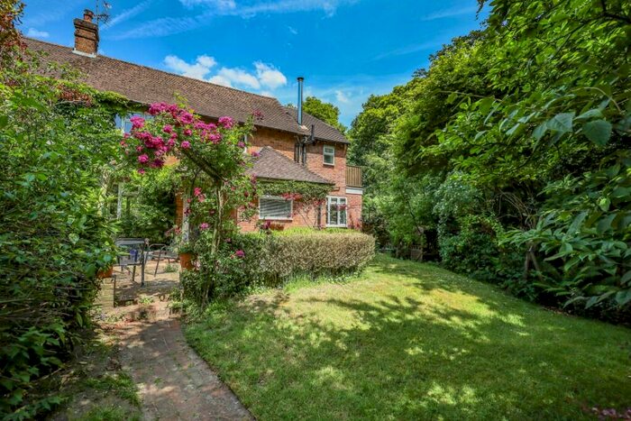 3 Bedroom Semi-Detached House For Sale In Knowles Meadow, Hill Brow, Liss, GU33