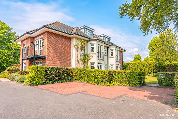 2 Bedroom Apartment For Sale In Casa Guidi, Browning Avenue, Bournemouth, BH5