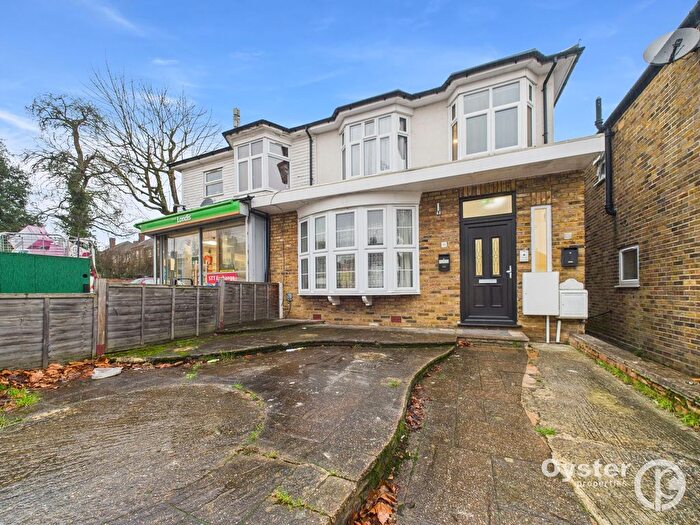 3 Bedroom Flat To Rent In Avenue Road, London, N14