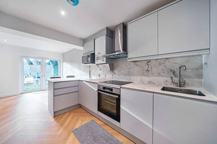 2 Bedroom Flat To Rent In Downside End, Risinghurst, Oxford, OX3