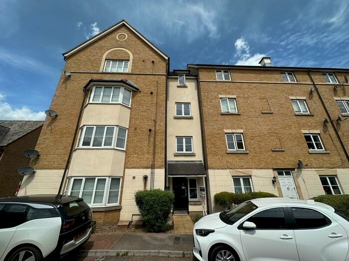 2 Bedroom Flat To Rent In San Luis Drive, Chafford Hundred, Grays, RM16