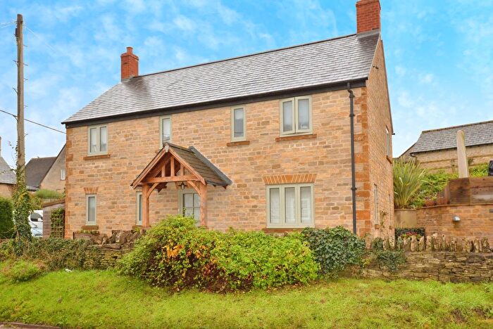3 Bedroom Detached House To Rent In South Side, Bicester, OX25