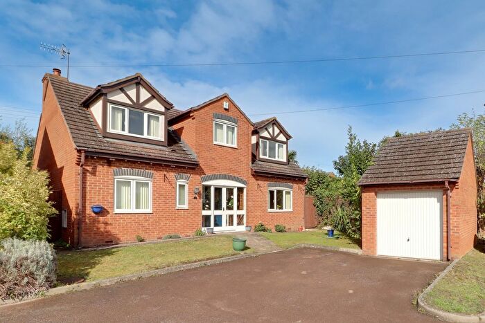 4 Bedroom Detached House For Sale In Simons Close, Broughton Hackett, Worcester, WR7