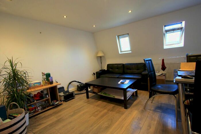 5 Bedroom Terraced House To Rent In Grove Shaw, Tadworth, KT20