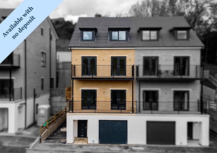 5 Bedroom Semi-Detached House To Rent In Ridge Court, Pudsey, Leeds, LS13