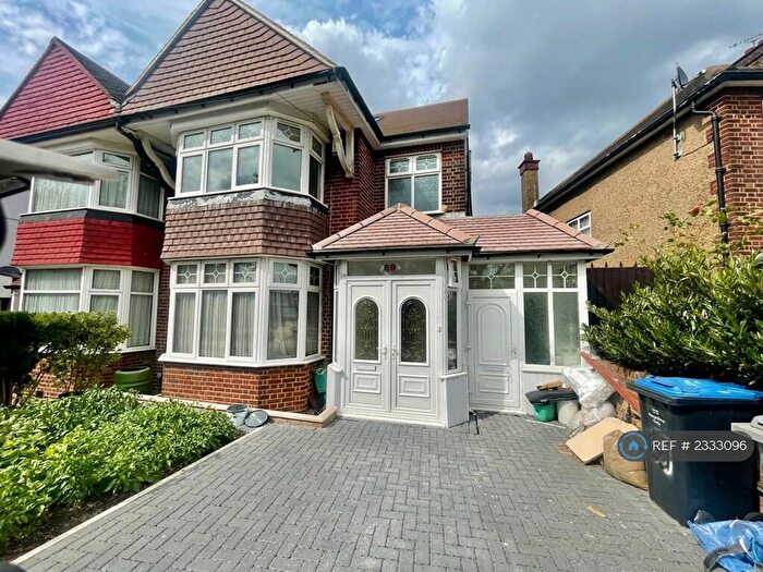 3 Bedroom Flat To Rent In Hardinge Road, London, NW10