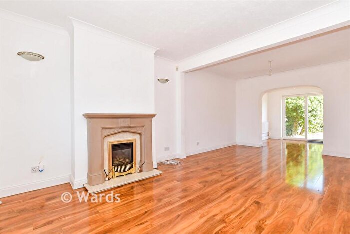 3 Bedroom Semi-Detached House For Sale In Taylor Road, Snodland, Kent, ME6