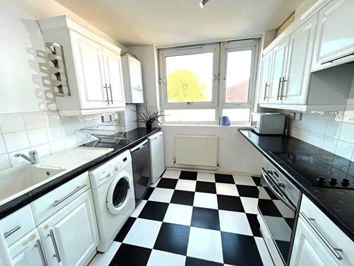 2 Bedroom Flat To Rent In Pincott Road, London, SW19