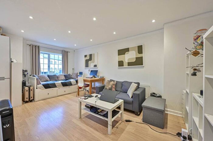1 Bedroom Flat For Sale In Crown Mill, Mitcham, CR4