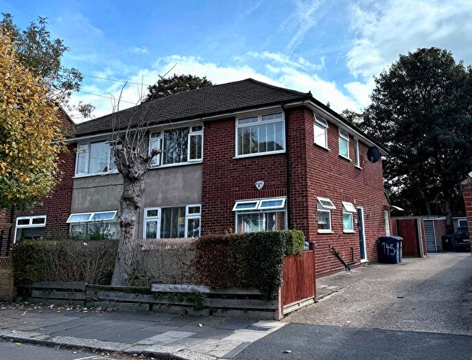 2 Bedroom Maisonette To Rent In Carlyle Road, Ealing, W5