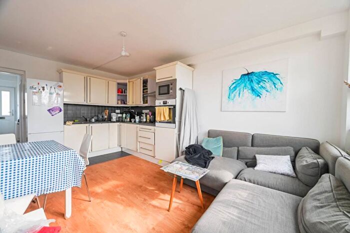 4 Bedroom Flat For Sale In King Square, Finsbury, London, EC1V