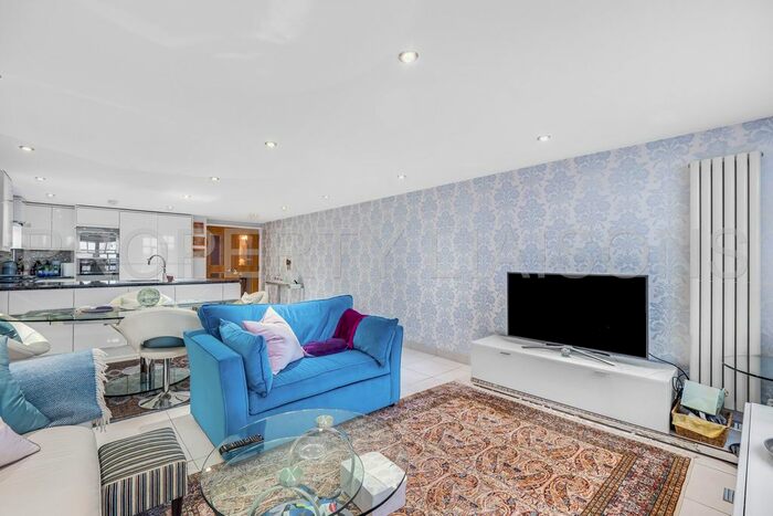 1 Bedroom Flat To Rent In Merchant Court, Wapping, E1W