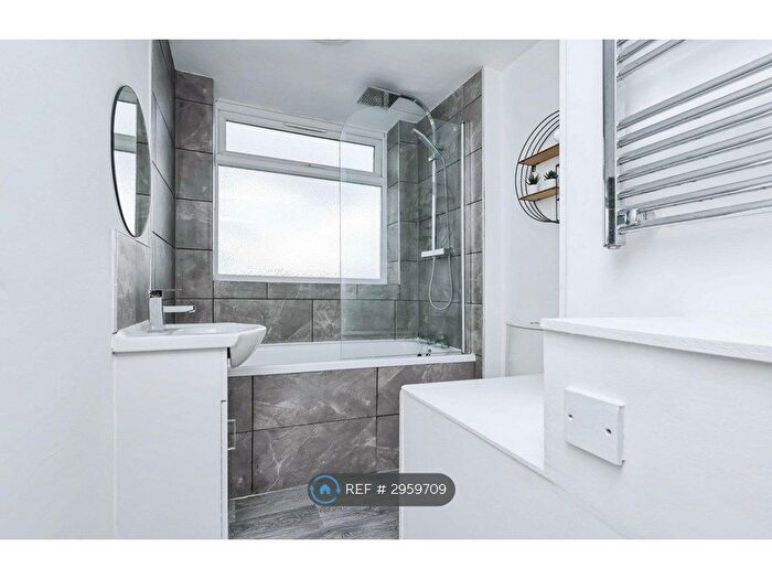 2 Bedroom Flat To Rent In Castle Bromwich, Birmingham, B36