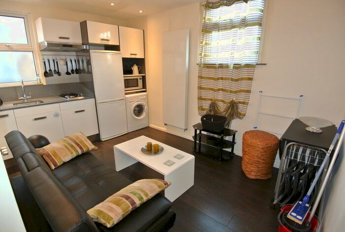 1 Bedroom Flat To Rent In Deacon Road, Willesden, NW2