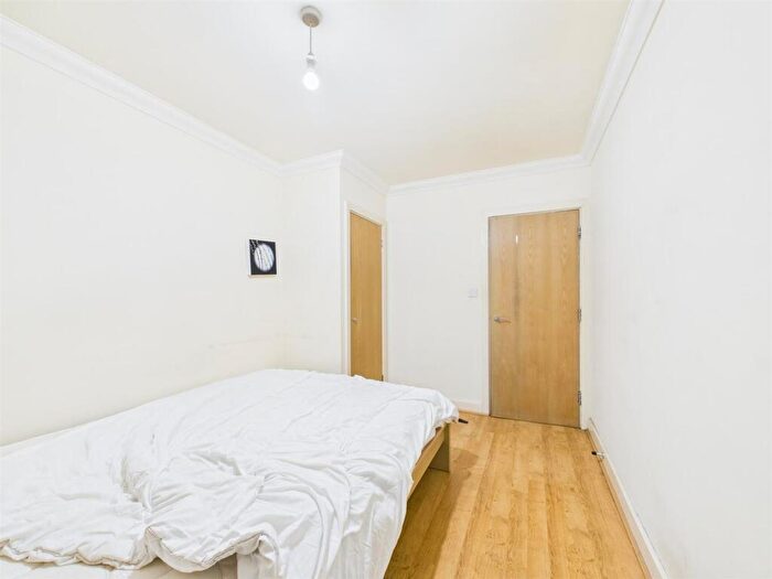 1 Bedroom Apartment For Sale In Bishops Court, Folgate Street, London, E1