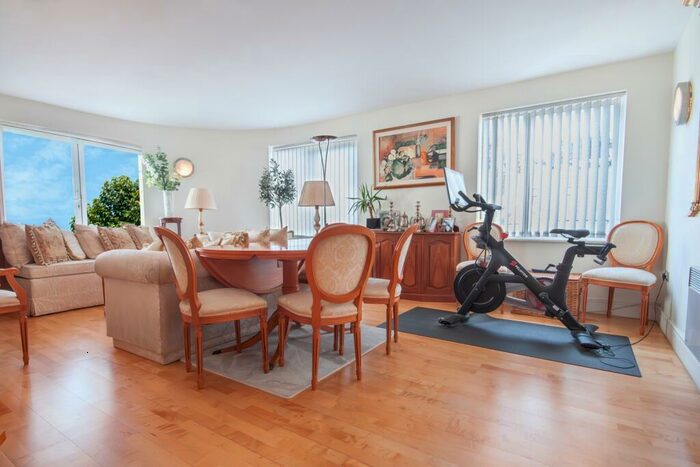 2 Bedroom Flat For Sale In Llanvanor Road, Golders Green, NW2