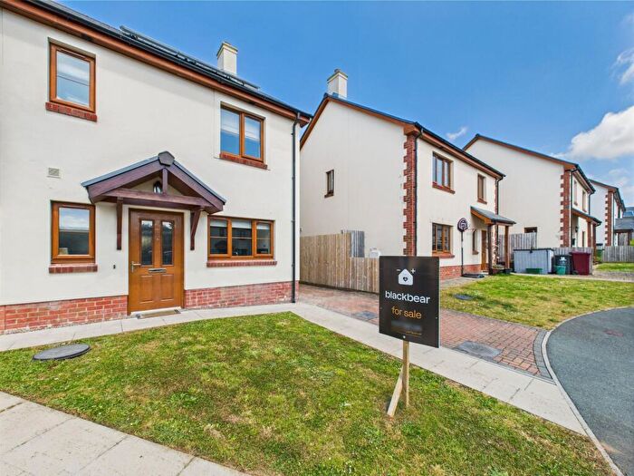 3 Bedroom Semi-Detached House For Sale In Ashford Park, Crundale, SA62