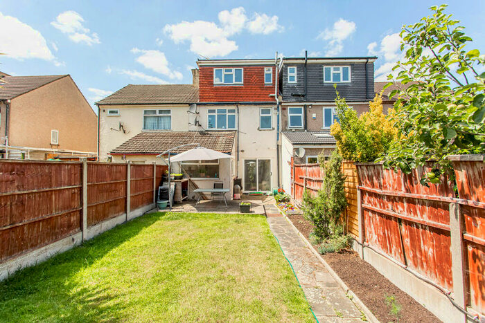 4 Bedroom Terraced House To Rent In Farrnace Road, Romford, Essex, RM6