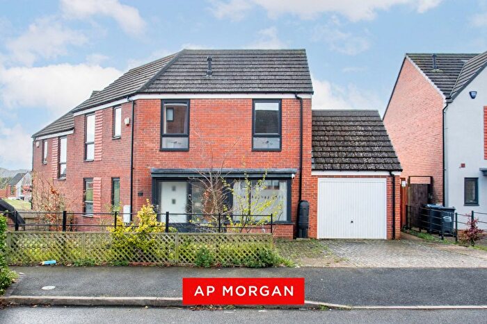 3 Bedroom Semi Detached House For Sale In Topland Grove, Rubery, Birmingham, West Midlands, B31
