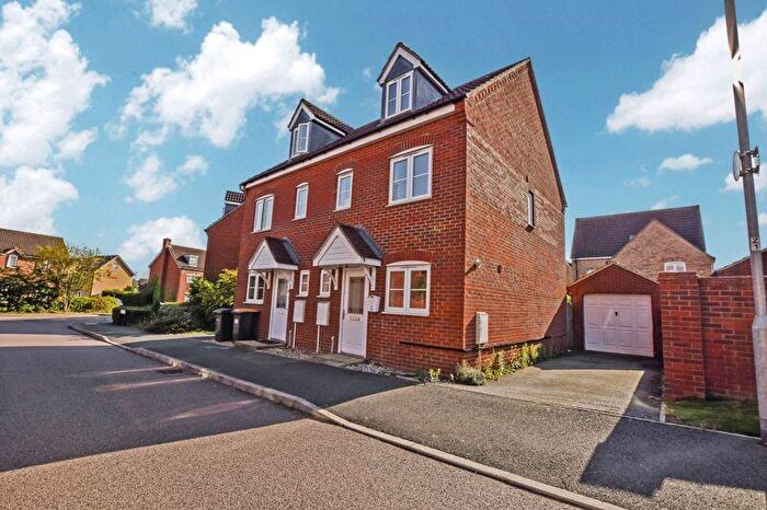 3 Bedroom Semi-Detached House To Rent In Pedley Way, Lower Renhold, Bedford, MK41