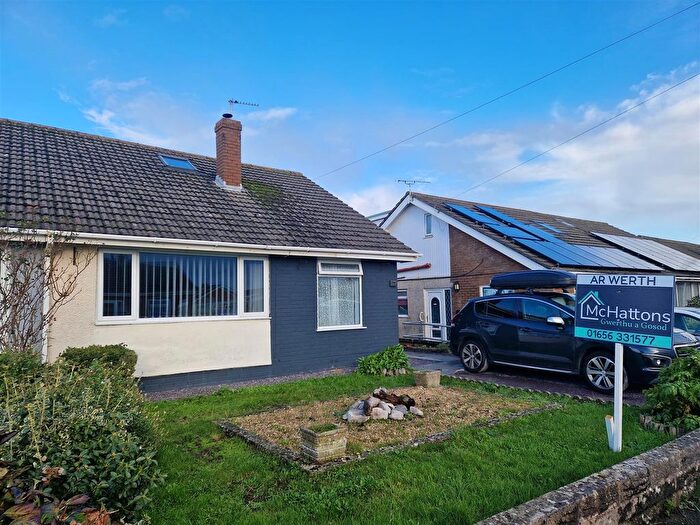 4 Bedroom Semi-Detached Bungalow For Sale In Cheltenham Road, Porthcawl, CF36