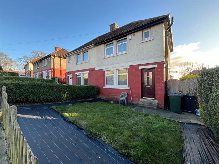 3 Bedroom Semi-Detached House For Sale In Shirley Avenue, Wyke, Bradford, BD12