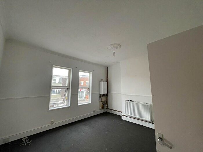 1 Bedroom Flat To Rent In St Catherine`s Avenue, Balby, DN4