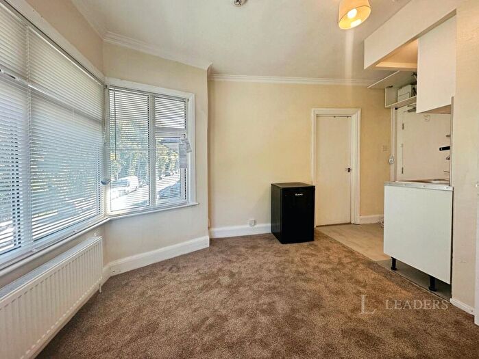 Studio To Rent In Brantwood Road, Luton, Bedfordshire, LU1