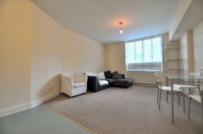 3 Bedroom Flat To Rent In Bow Road, London, E3