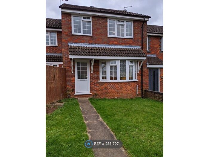3 Bedroom Terraced House To Rent In Burleigh Piece, Buckingham, MK18