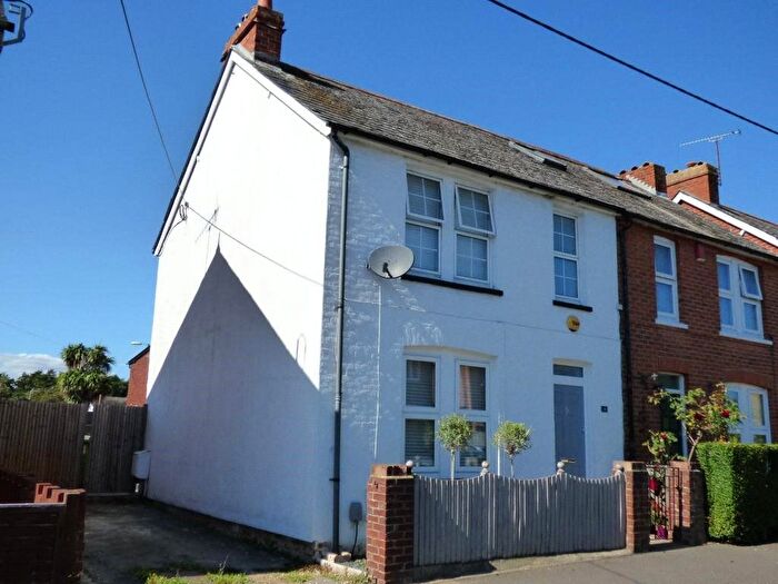 3 Bedroom Semi Detached House For Sale In Highfield Road, Farnborough, Hampshire, GU14