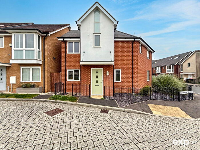 3 Bedroom Detached House For Sale In Wannamaker Gardens, Oxley Park, Milton Keynes, MK4