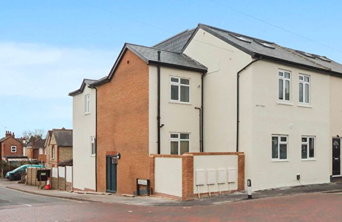 3 Bedroom Flat To Rent In Rye Road, Hoddesdon, EN11