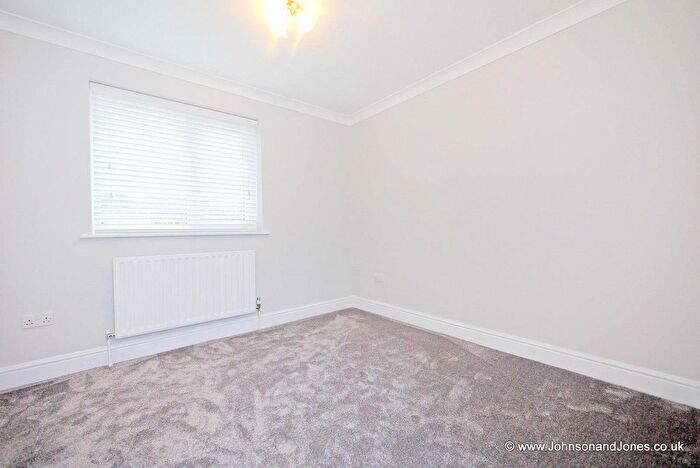 2 Bedroom End Of Terrace House To Rent In Springfields Close, Chertsey, KT16