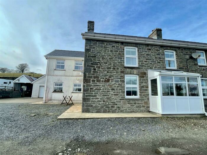 4 Bedroom Smallholding For Sale In Brynteg, Llanybydder, SA40