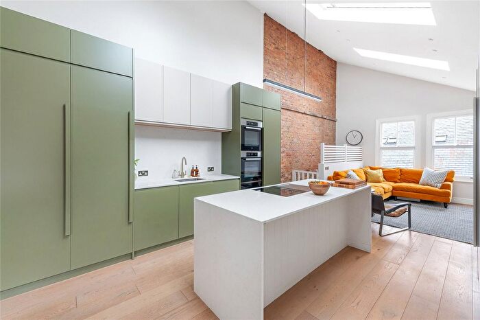 4 Bedroom Flat To Rent In Park Hill, Clapham, SW4