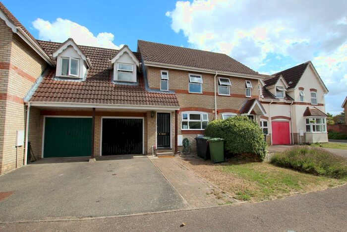 3 Bedroom Semi-Detached House To Rent In Kingfisher, Burwell, CB25